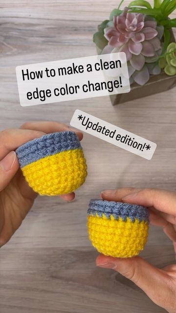 Holly Lanier - Amigurumi Pattern Designer on Instagram: "This is my favorite clean edge color change technique and has been such a game changer for many of my designs! It adds a beautiful clean edge that really elevates many designs. 😃 Since I know I will be asked, I don’t count the slip stitch round as it’s own round. If the color change round is R2, then the slip stitch round before it is labeled R2a. The slip stitches are simply the foundation for the color change round. 🥰 Have you used th Projek Mengait, Change Colors In Crochet, Crochet Hack, Confection Au Crochet, Pola Amigurumi, Crochet Stitches Video, Crochet Stitches For Beginners, Fun Crochet Projects, Crochet Diy