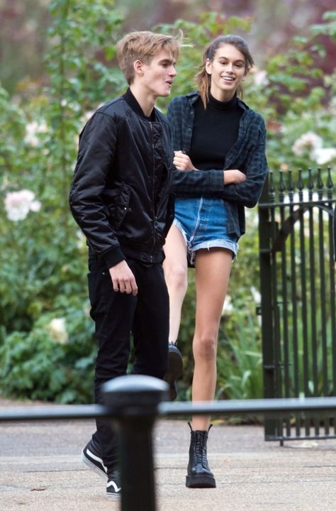 presley and kaia gerber Kaia Crawford, Presley Gerber, Kaia Gerber, Role Models, Fashion Models, Street Style, Models