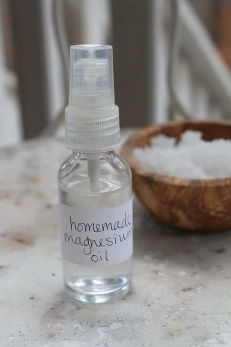 Magnesium Oil Diy, Magnesium Oil Spray, Magnesium Flakes, Herbal Academy, Magnesium Spray, Magnesium Oil, How To Make Oil, Essential Oils Herbs, Diy Sprays