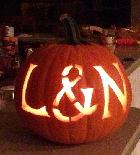 Wedding Pumpkin Carving Ideas, Cute Pumpkin Carving Ideas For Couples, Cute Couple Pumpkin Carving, Couples Pumpkin Carving, Couples Carved Pumpkins, Sunflower Pics, Fall Engagement Parties, Cute Pumpkin Carving, Couples Initials