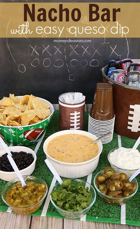 Nacho Salat, Healthy Football, Queso Dip Recipe, Football Party Foods, Queso Dip Recipes, Nacho Bar, Food Spread, Football Baby Shower, Bowl Party Food