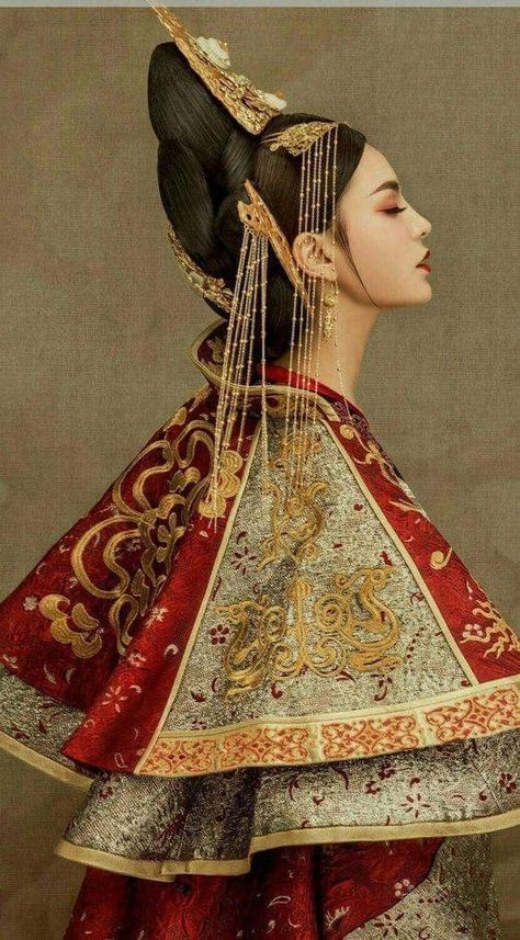 Ancient China Aesthetic, Chinese Kimono, Chinese Empress, Beauty Fotografie, Gugu Mbatha Raw, Chinese Clothes, Chinese Aesthetic, City Woman, Ancient China