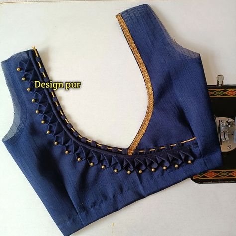 Neck Designs Blauj, Color Neck Blouse Designs, Blauz Dizain New Back, Pa Neck Blouse Designs, Blouse Design For Women, Blaues Back Neck Design, Blue Color Blouse Designs Simple, Blauj Dizain New, Neck Blouse Designs