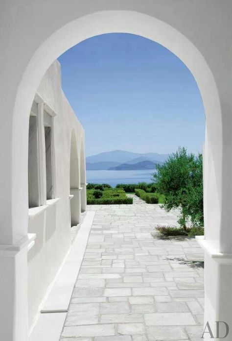 Arch with a view! Tuscan Homes Interior, Greek Style Home, Mediterranean Exterior Homes, Luxury Mediterranean Homes, Mediterranean Homes Exterior, Mediterranean Exterior, Mediterranean Mansion, Contemporary Mediterranean, Mediterranean Interior