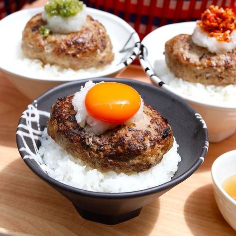 Japanese Burger Steak, Hamburg Steak Japanese, Japanese Feast, Hamburg Steak, Japan Street Food, Japan Restaurant, 2024 Affirmations, Japanese Egg, Japanese Food Illustration