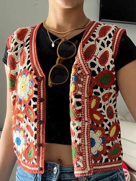 colorful crochet vest, gold accessories, sunglasses Yellow Crochet Vest, Woven Vest Outfit, Sweater Vest In Summer, Crochet Vest Outfit Fall, Colourful Vest Outfit, Crochet Vest Outfits For Women, Crochet Vest With Buttons, Summer Crochet Vest, Crochet Button Vest