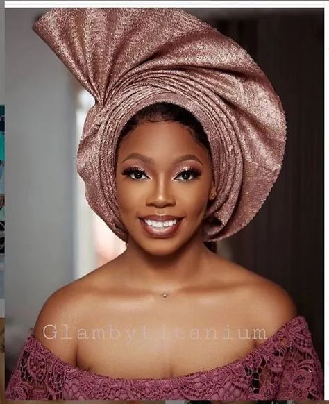 Gele Styles, Nigerian Gele, African Head Dress, Maquillage Yeux Cut Crease, Fashion Design School, Head Wrap Styles, Latest Ankara Styles, African Head Wraps, African Fashion Women Clothing