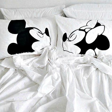 Casa Disney, Disney Pillows, Couple Pillowcase, Deco Disney, Disney Bedding, Disney Room Decor, Disney Bedrooms, Disney Merch, Disney Rooms