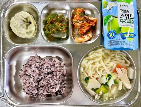 Ground Soybean Stew with Kimchi and Various Side Dishes - My Korean School Lunch ~ Korean School Lunches Soybean Stew, Korean School Lunch, Lunch Korean, Healthy Lunchbox Recipes, Korean Lunch, Aesthetic Meals, Life In Korea, Lunchbox Recipes, Food School