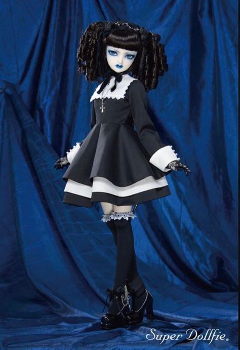 bad ball jointed doll ball joint doll malice mizer visual kei collector doll japanese rock harajuku lolita alternative fashion lolita fashion inspo doll collector Visual Kei Outfits, Moi Meme Moitie, Super Dollfie, Mana Sama, Malice Mizer, Kei Fashion, Gothic Dolls, Dream Doll, Inspo Board