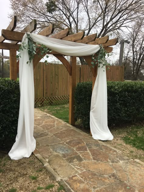 Wedding Arch No Flowers Simple, Square Wedding Arch With Flowers, Wedding Trellis Decoration, Wedding Arch No Flowers, Formal Party Ideas, Wedding Arbor Decorations, Wedding Trellis, Wedding Pergola, Events Coordinator