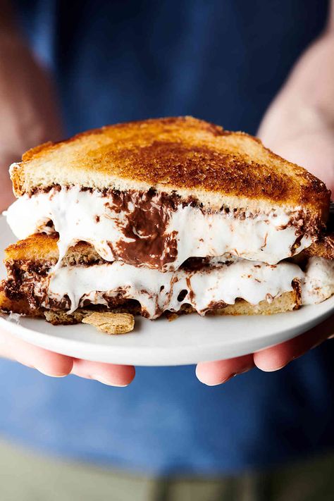 Nutella Recipes Easy, Dessert Sandwich, Homemade Snickers, Sandwich Ingredients, Marshmallow Creme, Nutella Recipes, Easy No Bake Desserts, Sandwich Recipe, Graham Cracker