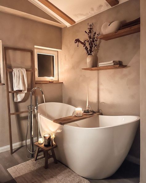 How Freestanding Bathtubs Can Impact the Selling Price of Your Home? Bathroom Ideas Natural, Japandi Style Bathroom, Japandi Bathroom Ideas, Bathroom Japanese, Spa Inspired Bathroom Decor, Interior Japandi, Clawfoot Tub Bathroom, Japandi Bathroom, Warm Bathroom