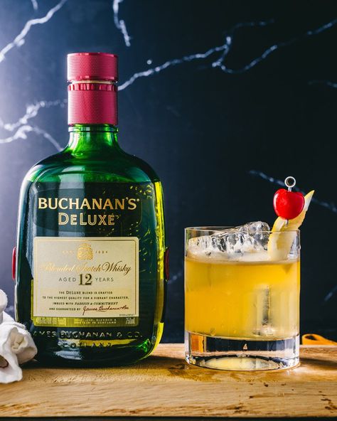 Buchanans Whiskey Fotos, Buchanans Whisky, Buchanans Whiskey, Buchanan Drinks, Buchanan Whiskey, Scottish Drinks, A Couple Cooks, Jameson Whiskey, Sour Foods