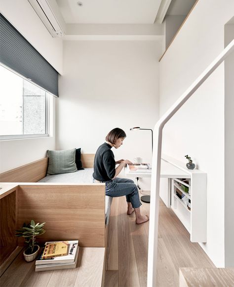 Micro Apartment with Space-Saving Furniture by A Little Design - InteriorZine Micro Apartment, Piano Studio, Deco Studio, Tiny Apartments, Decor Studio, 아파트 인테리어, Tiny Spaces, Tiny Apartment, Tiny Bedroom