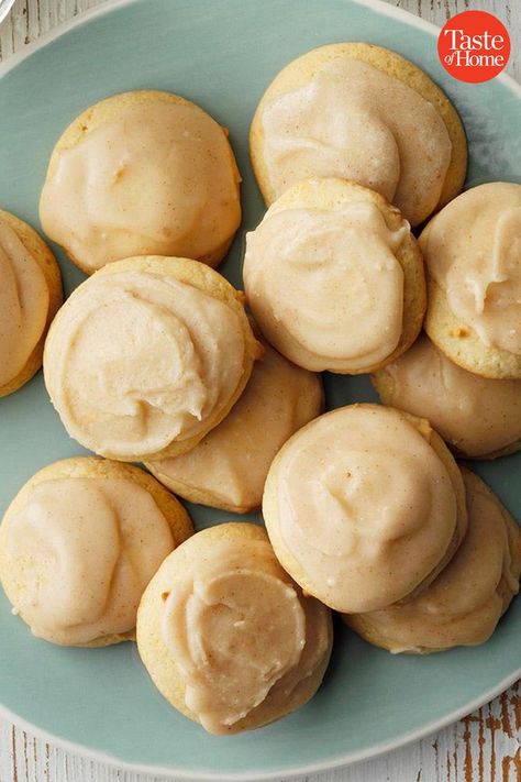 Amish Sour Cream Cookies, Ways To Use Up Sour Cream, Amish Cookies, Sour Cream Desserts, Butter Biscuit, Food Combos, Sour Cream Cookies, Sugar Addict, Drop Cookie