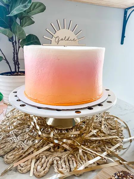 Sunset Birthday Party Ideas, Sunrise Birthday Party, Sunset Birthday Theme Decor, Sunset Sweet 16, Sunrise Theme Party, Sunset Decorations Party, Sunrise Cake Design, Gradient Cake, Sunrise Cake