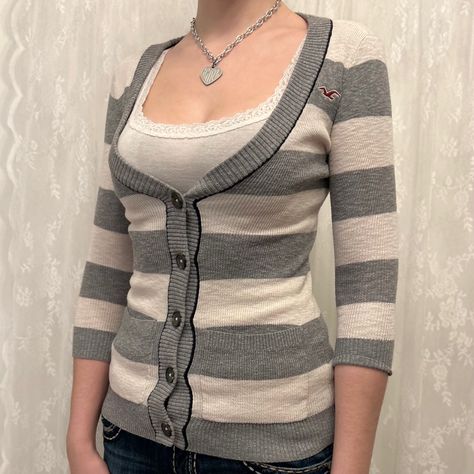 Y2K 2000s Grey & White Striped Vampire Girlfriend Half Sleeve Hollister Cardigan #y2k #y2kfashion #2000s #2000sfashion #hollister #bellaswan #twilight #vampire Stripe Cardigan Outfit, White Cardigan Outfit, Vampire Girlfriend, Early 2000s Outfits, Hollister Cardigan, Easy Diy Clothes, Y2k Cardigan, Cardigan Y2k, 2000s Clothes