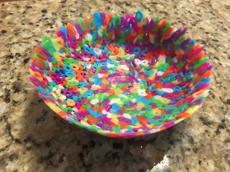 Melting Pony Beads In Oven, Melting Plastic Cups In Oven, Melted Bead Bowl, Plastic Beads Melted, Plastic Bead Crafts, Melted Pony Beads, Melted Beads, Bead Bowl, Pony Bead Crafts