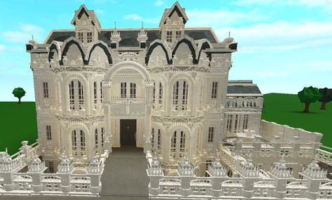 Bloxburg Castle Layout Floor Plan, Bloxburg Fancy Mansion Exterior, Blox Burg Mansion Layout, Bloxburg Neoclassical, Bloxburg Victorian Mansion Layout, Bloxburg Elegant Mansion Exterior, Roblox Victorian House, Blocksburg Castle, Old Money Mansion Bloxburg