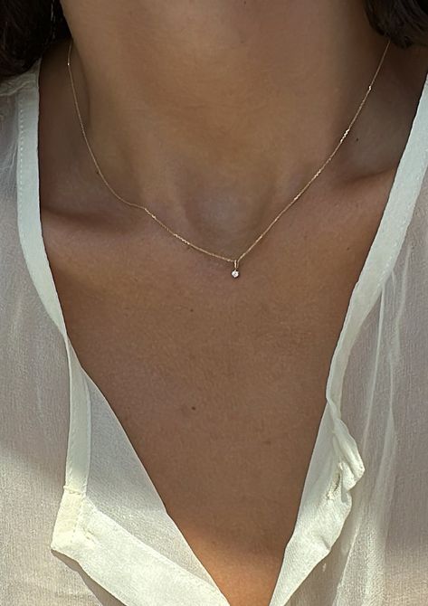 white diamond textured link necklace– CCNY Classy Everyday Jewelry, Gold Necklace With Diamond, Simple Elegant Necklace, White Gold Diamond Necklace, Jewelry Necklace Simple, Jewelry White Gold, Jewellery Aesthetic, Custom Chain, Necklace Aesthetic