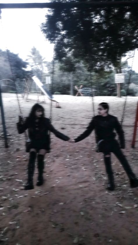 Goth Couples Aesthetic, Emo And Metalhead Couple, Cute Metalhead Couples, Cute Goth Couples, Alt Couple Poses, Goth And Metalhead Couple, Goth Bf Aesthetic, Gang Couple Aesthetic, Goth Relationship Aesthetic