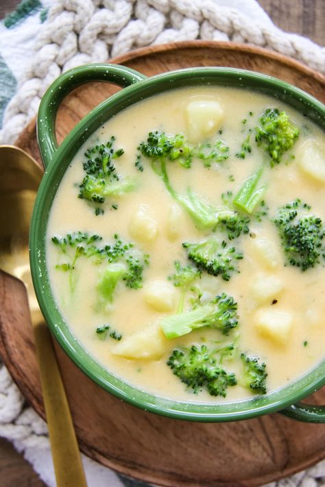 This Broccoli Potato Soup is made with simple ingredients you probably have in your pantry already! It's so easy to make, and is ready in less than 1 hour. Broccoli Potato Soup Recipes, Cheesy Broccoli Potatoes, Broccoli Potato Soup, Sausage Potato Soup, Broccoli Potato, Broccoli And Potatoes, Potato Soup Easy, Easy Broccoli, Creamy Potato Soup