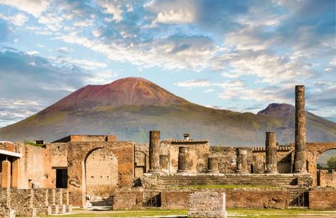 Pompeii Ruins, Day Trips From Rome, Pompeii And Herculaneum, Rome Antique, Roman City, Explore Italy, Lost City, Ancient Ruins, Stonehenge