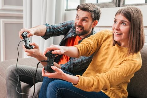 Couples Playing Video Games, Painter Photography, Fun Family Pictures, Couples Pose, Creative Poses, Family Picture Poses, Anatomy Poses, Wedding Photography Poses, Fun Couple