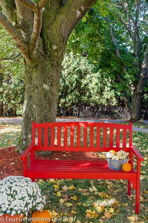 how to paint a red bench + DIY tutorial using a paint sprayer Awesome Decks, Front Porch Seating, Yard Benches, Bench Makeover, Curb Appeal Ideas, Outside Benches, Used Outdoor Furniture, Red Bench, Painted Benches