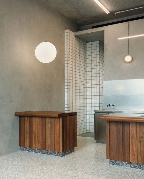 Midi by Sans-Arc | Eat Drink Design Awards Corner Banquette Seating, Concrete Exterior, Melbourne Cafe, Polished Plaster, Terrazzo Floors, Concrete Building, Concrete Color, Banquette Seating, Sculptural Object