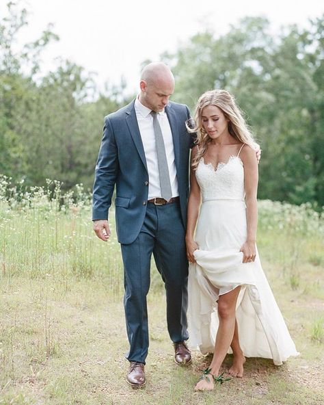 Barefoot bride  #weddingphotography #weddingdress #uniqueweddingideas #barefoot #outdoorweddingideas Barefoot Wedding Dress, Barefoot Wedding Ideas, Barefoot Bride, My Wedding Day, Good Weekend, Future Wedding Plans, Wedding Aesthetic, Bride Photo, Barefoot Shoes