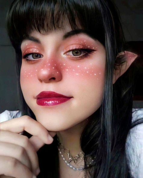 Mushroom Elf Makeup, Strawberry Make Up Look, Christmas Elf Makeup Looks, Mushroom Makeup Looks, Elf Makeup Christmas, Elf Makeup Looks Christmas, Mushroom Fairy Makeup, Woodland Fairy Makeup, Strawberry Makeup Look