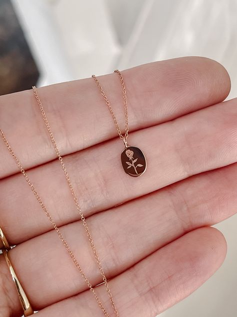 Classy Pendant, Simple Gold Pendant, Rose Gold Oval Link Necklaces As Gift, Rose Gold Oval Link Necklace Gift, Rose Gold Oval Link Necklace, Hand Forged Oval Link Necklace As Gift, Hand Forged Oval Link Necklace For Gift, Dainty Oval Link Charm Necklace For Gift, Delicate Oval Link Necklace For Gift