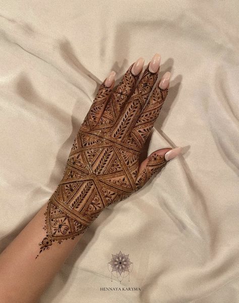 by @hennaya_karyma Mehndi 2024, Fessi Henna, Henna Crown, Body Ornament, Traditional Henna Designs, Crown Tattoos For Women, Elegant Henna, Crown Tattoos, Rajasthani Mehndi