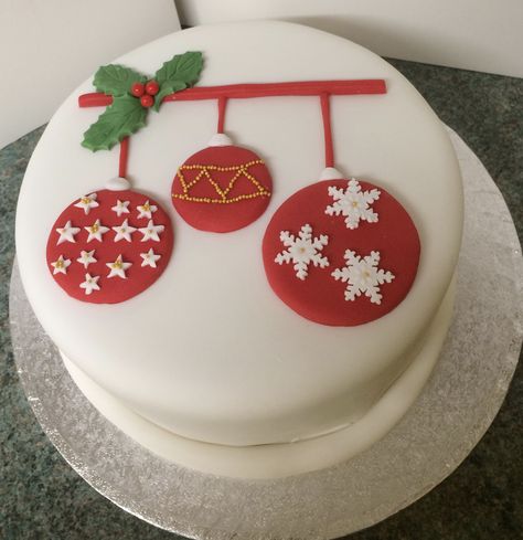 Minimalist Christmas Cake, Simple Christmas Cake Designs, Christmas Cakes Ideas Decoration, Cute Christmas Cake, Christmas Cakes Ideas, Simple Christmas Cake, Xmas Cake Decorating, Bento Pasta, Christmas Cake Ideas