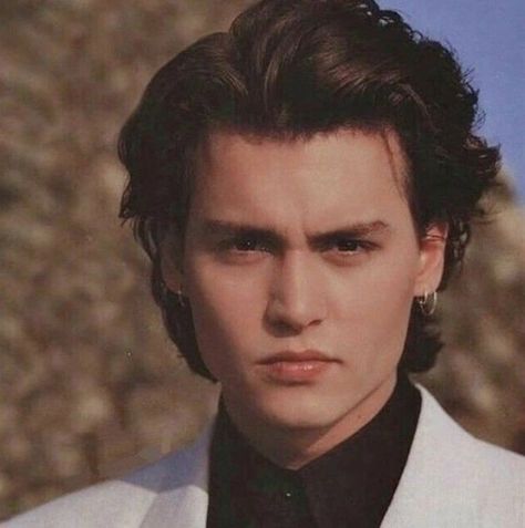 90s Hair Men Long, Male 90s Hairstyles, Johnny Depp Medium Hair, Johnny Deep 90, Johnny Depp Buzzcut, Johnny Deep 90's, 90s Hairstyles Men Long, Johny Depp 90's, 90s Haircuts Men