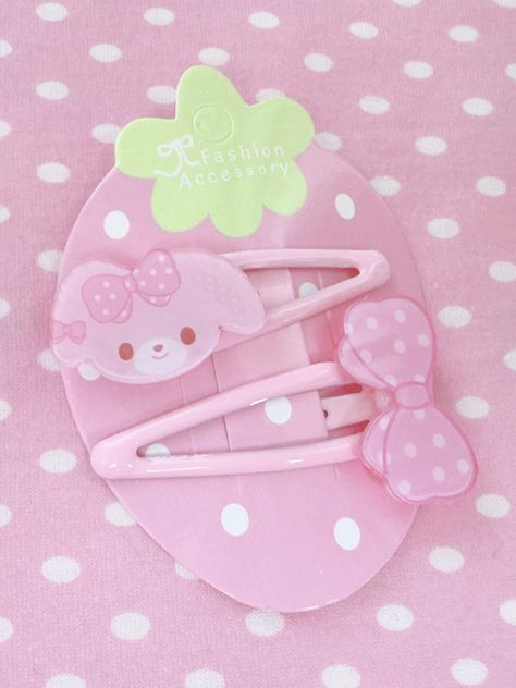 The price is for a pair of hairclips only, others are not included. Kawaiicore Accessories, Kawaii Clips, Cute Pink Accessories, Cutecore Accessories, Cute Accessories Kawaii, Cute Hairclips, Sanrio Hair Clip, My Melody Hair Clip, Cute Clips