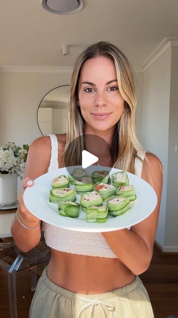 Victoria Minell on Instagram: "DAY 5: TUNACADO STYLE CUCUMBER ROLL💥 Day 5 of 30 high protein, low calorie recipes. Full recipe on my website, see the link in my bio." Sushi Cucumber, High Protein Low Calorie Recipes, Cucumber Appetizers, Cucumber Sushi, Cucumber Rolls, Instagram Recipes, High Protein Low Calorie, Calorie Recipes, Supper Recipes