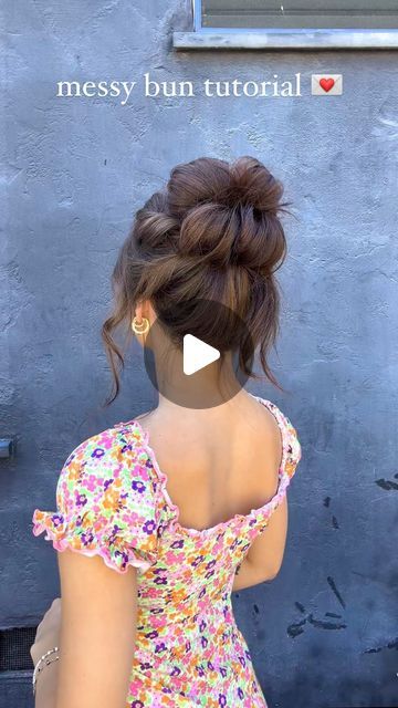 AUTUM RAIN on Instagram: "@delaneychilds messy bun method 4ever 🫶

leaving out the front face framing pieces to pin back under the bun is a great way to get that perfect messy, tousled look that will last all day! my typical 30-second messy buns tend to fall out pretty quick but this style stays LOCKED 🙂‍↕️ also looks super cute with bangs/fringe/face framing pieces :’)

#hairtutorial #hairvideos #messyhair #hairideas hair tutorial, messy bun inspo" Messy Bun With Bangs, Face Framing Pieces, Bun With Bangs, Framing Pieces, Bangs Fringe, The Bun, Messy Buns, Front Face, Face Framing