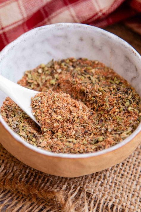 Homemade Homemade Gyro Seasoning - Helen's Fuss Free Flavours Gyros Spice Recipe, Homemade Gyro, Gyro Seasoning, Mediterranean Herbs, Beef Gyro, Greek Spices, Greek Gyros, Gyro Recipe, Easy Meals For Two