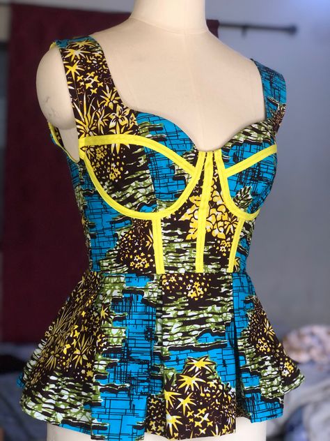 Box pleated peplum top😍 Corset Ankara, Wax Styles, Corset Peplum Top, Ankara Blouses, Ankara Blouse, Ankara Tops, African Designs, Diy Fashion Hacks, Casual Styles