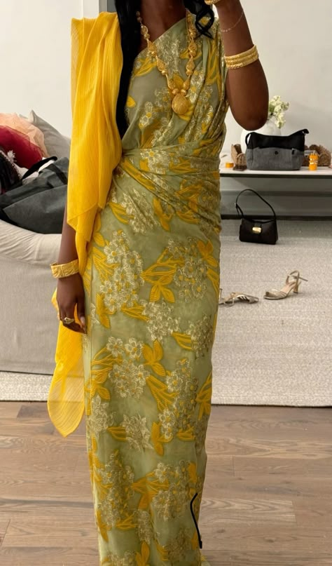 Somalia Clothes, Somali Gold, Somali Traditional Dress, Hido Iyo Dhaqan, Somali Baati, African Dress Ideas, Somali Fashion, Somali Dirac, Somali Girl