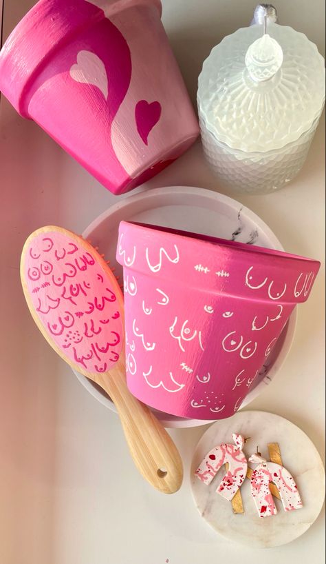 Pink Flower Pot Ideas, Pretty Plant Pots, Painting Ideas On Plant Pots, Things To Paint On Flower Pots, Colourful Pots For Plants, Pottery Painting Ideas Easy Flower Pots, Pottery Pot Painting Ideas, Easy Plant Pot Painting Ideas, Cute Painted Flower Pots