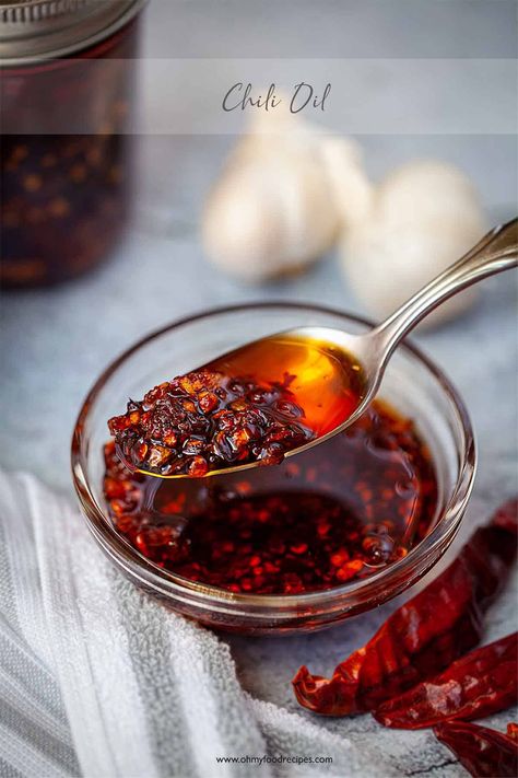 How to Make Chili Oil (辣椒油 là jiāo yóu) | Oh My Food Recipes Chinese Chili Oil, Chinese Chili, Chili Oil Recipe, Homemade Chilli, How To Make Chili, Dried Chili Peppers, Chilli Oil, Arroz Frito, Easy Chili