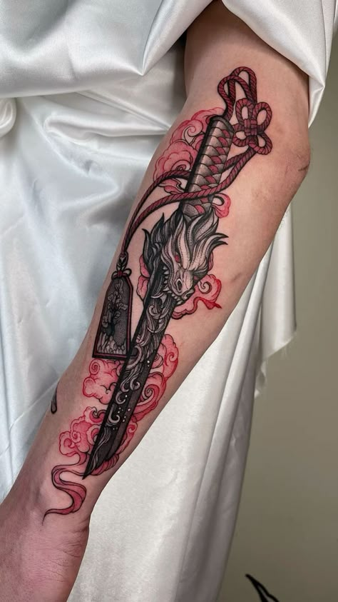 Black And Red Japanese Tattoo, Back Tattoo Men Ideas, Body Tattoos Men, Dragon Tattoo Ideas For Men, Dragon Forearm Tattoo, Tattoo Of A Woman, Mens Back Tattoo, Men Sleeve Tattoo Ideas, Cool Tattoo Ideas For Men