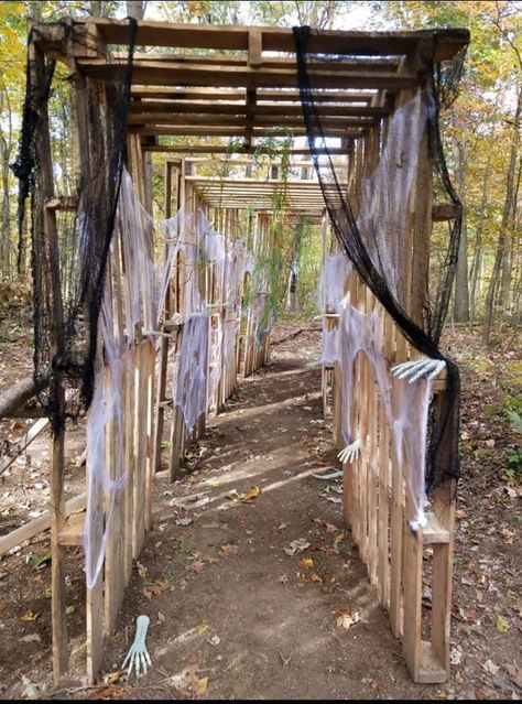 Halloween Decor Pallets, Haunted Trail Entrance, Haunted Woods Ideas Scary, Haunted Woods Decorations, Slaughterhouse Halloween Decor, Haunted Farm Halloween Decor, Haunted Trailer Ideas, Easy Haunted Trail Ideas, Hunted Trail Ideas