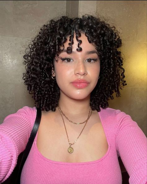 #curlyhair #dominican Short Coily Hair, Shirt Curly Hair, Afro Inspiration, 3b Curly Hair, Short Curly Cuts, Curly Cut, Haircut Inspo, Natural Curly Hair Cuts, Cute Curly Hairstyles