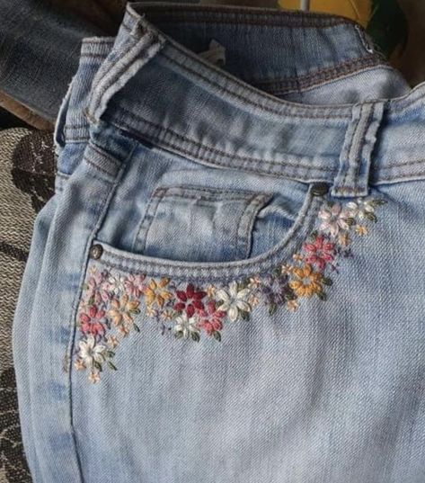 Embroidered Jeans Diy, Jean Embroidery, Embroidery Jeans Diy, Clothing Embroidery, Clothes Embroidery Diy, Learning To Embroider, Denim Embroidery, Hand Embroidery Patterns Flowers, Insta Ideas