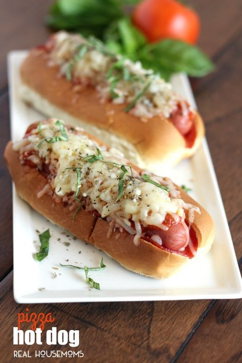 PIZZA HOT DOGS Backyard Bbq Food, Pizza Hot, Hot Dog Sauce, Hot Dogs Recipes, Gourmet Hot Dogs, Hot Dog Chili, Burger Dogs, Doggie Treats, Pet Tips